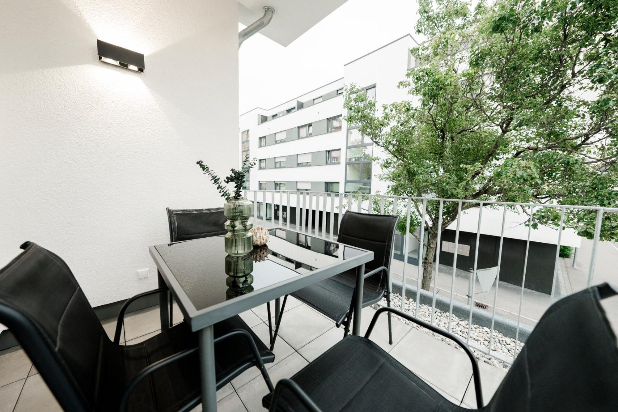 Kocasa-Apartments 01, City-Center Boeblingen, Stellplatz, Balkon, Waipu-Tv Eksteriør billede